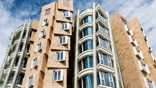 Illustration for article titled Gehry Crowns Hong Kong’s The Peak With Twisting Apartment Complex